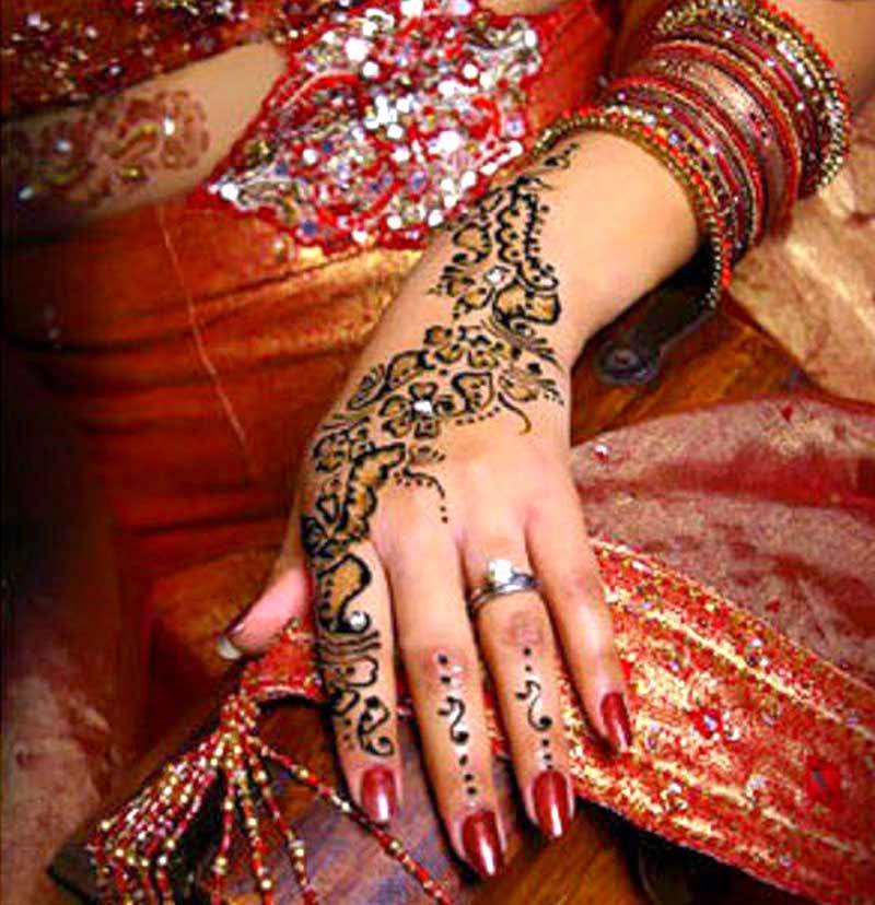 Asian Women Bridal Mehndi Designs For Weddings In 2015