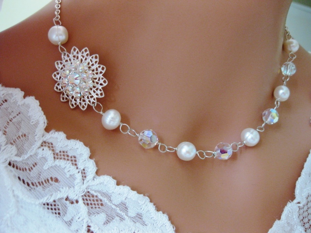 Vintage Styles Of Bridal Jewelry Collection This Season