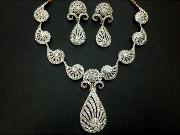 Elegant Diamond Jewellery Set Designs For 2015-16 Parites 2