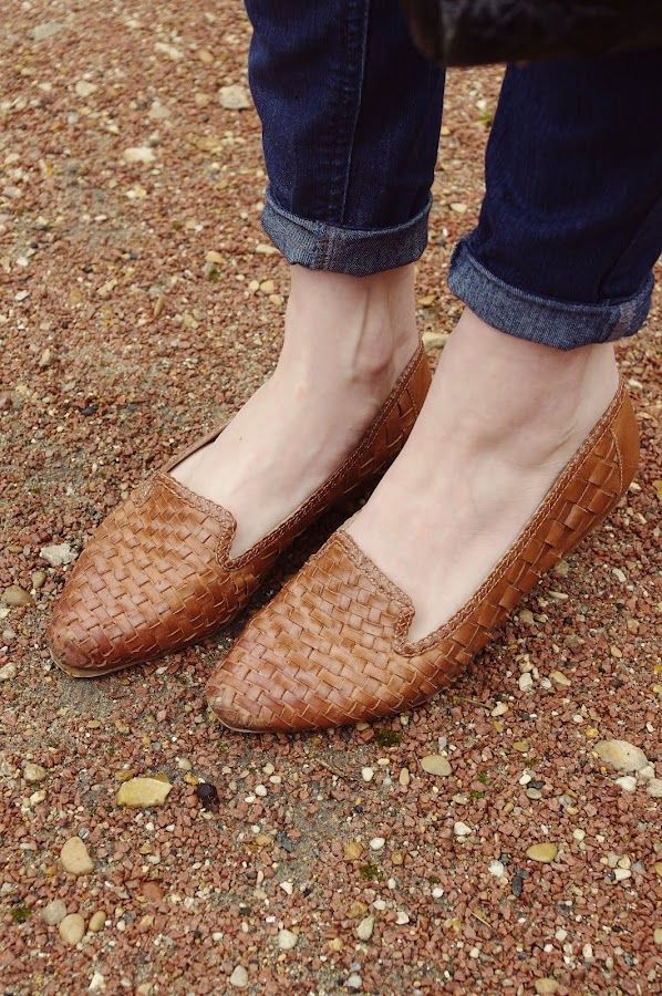 pointed loafer shoe